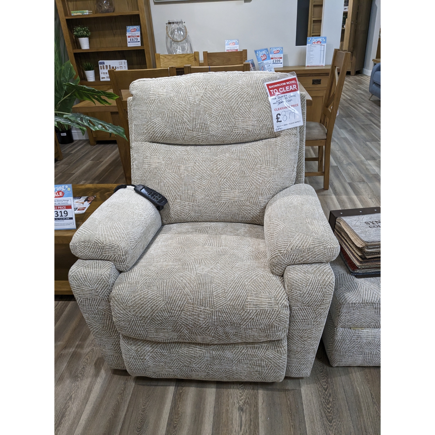 Townley Lift and Tilt Rec Chair - Furniture World