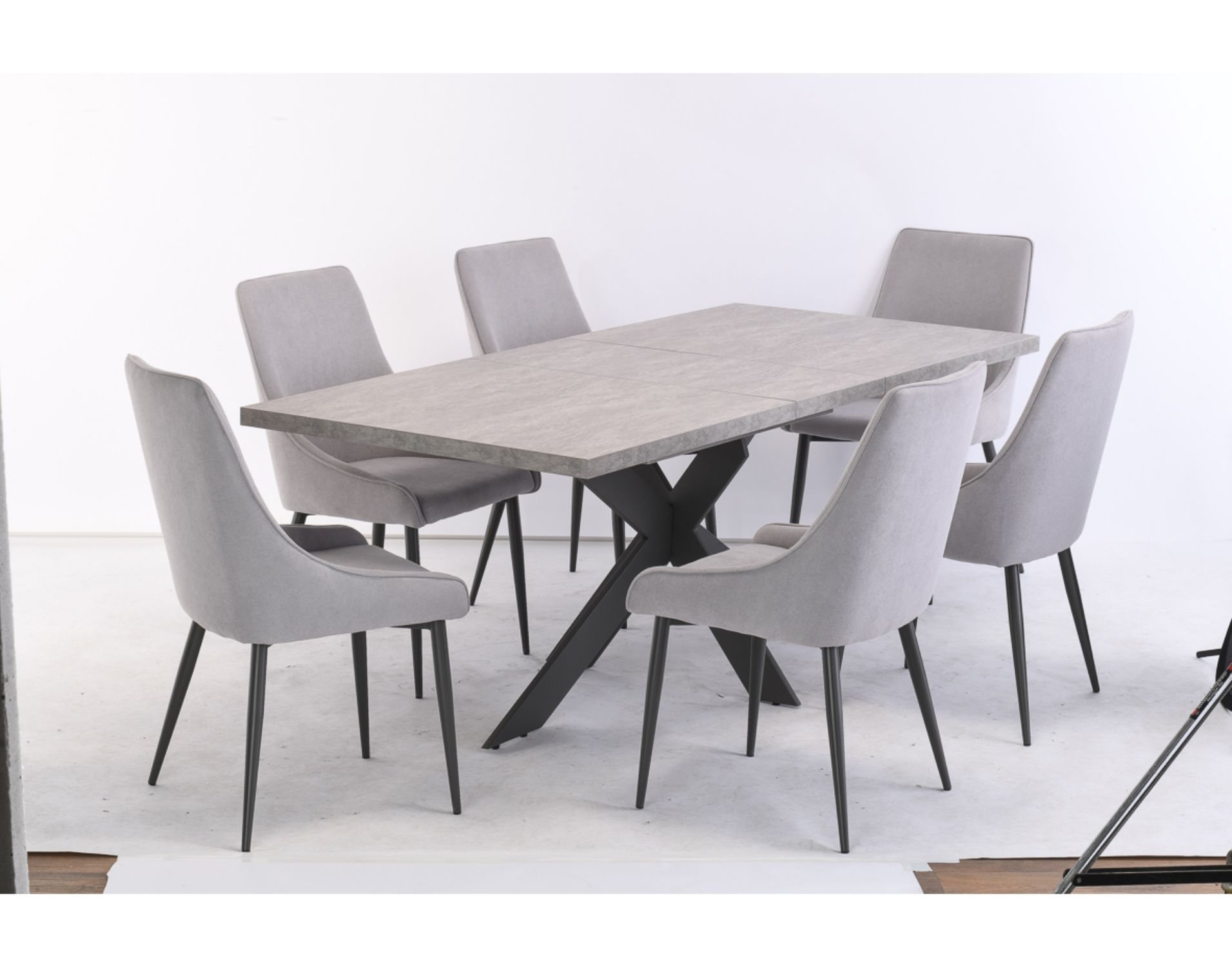 Raven noir online dining set