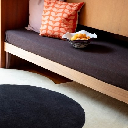 Orla Kiely Flower Spot Ecru/Black Rug Orla Kiely Flower Spot Ecru/Black Rug