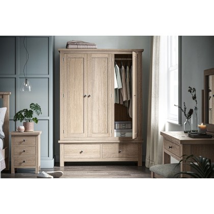 Modern Country Oak Triple Wardrobe Modern Country Oak Triple Wardrobe