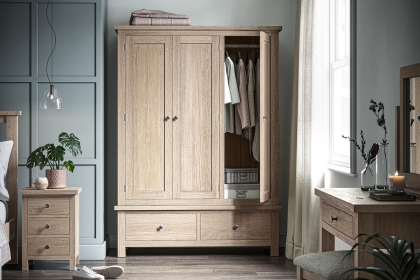 Modern Country Oak Triple Wardrobe Modern Country Oak Triple Wardrobe