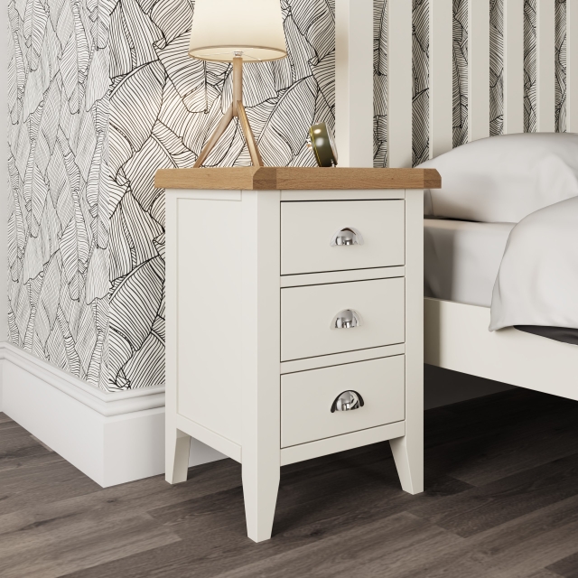 large bedroom end tables