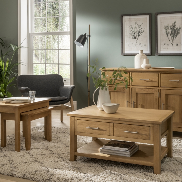 Modern oak outlet living room